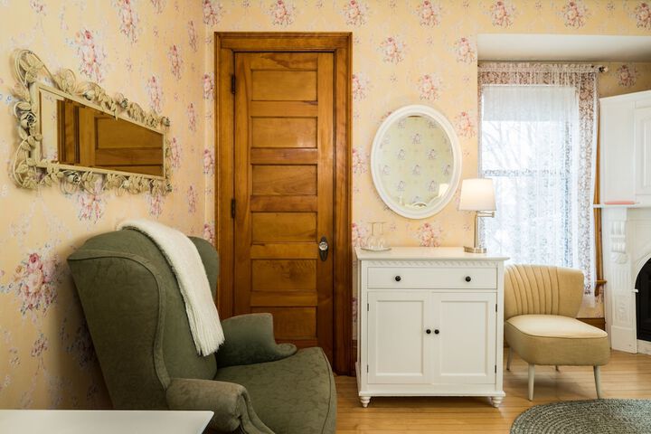 Honeybee Inn Bed & Breakfast