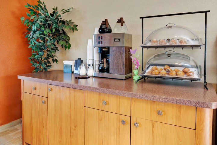 Breakfast/Coffee Service 17 of 17