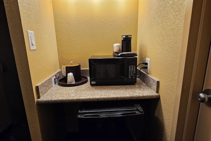 Clarion Inn & Suites Roswell