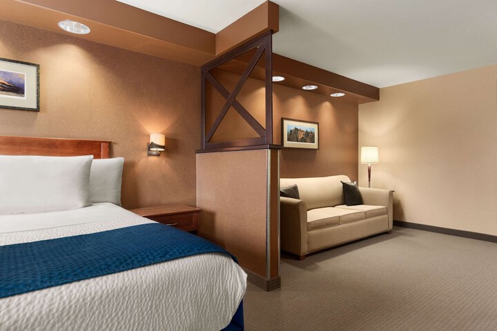 Room 10 of 28