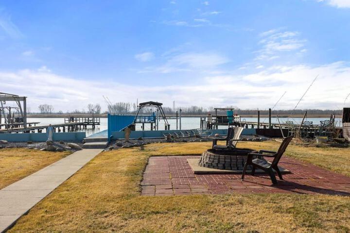 Lakeside Bliss 2BR 1BA with All Modern Comforts