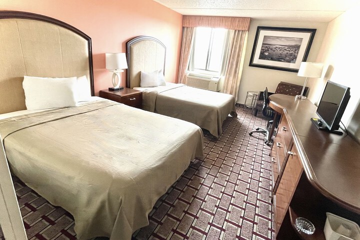 Room 9 of 10