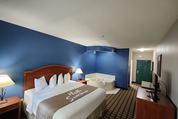 Baymont by Wyndham Albany MN