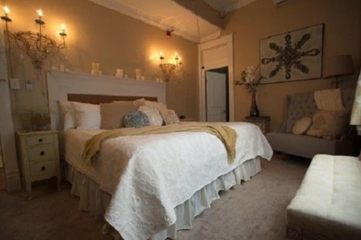 Hamilton House Inn