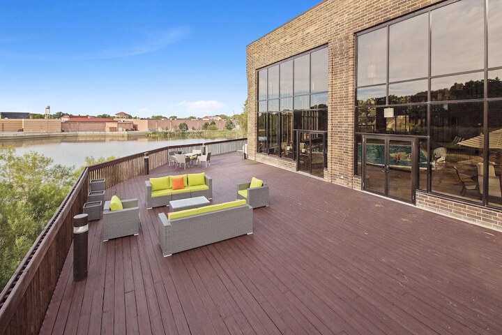 Holiday Inn Chicago Nw Crystal Lk Convention Center by IHG