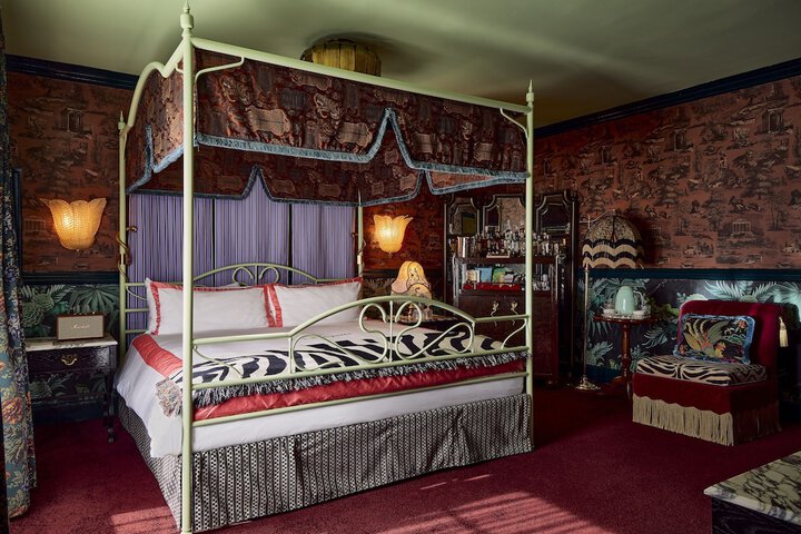 Lafayette Hotel & Club