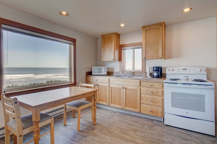 Ester Lee Oceanview Inn