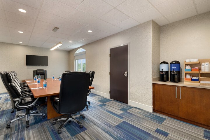 Holiday Inn Express Hotel & Suites Auburn - University Area by IHG