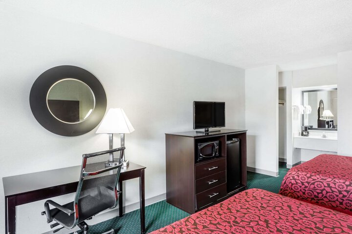 Room 6 of 14