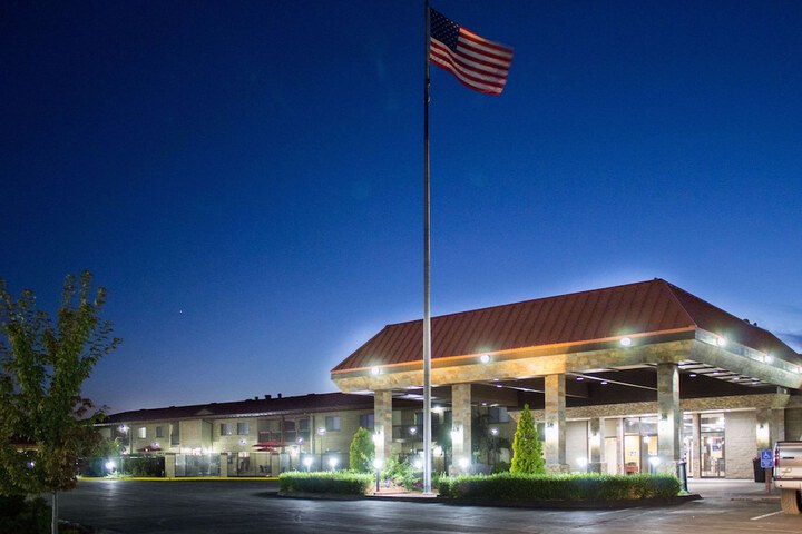 Best Western Plus Lake Front Hotel