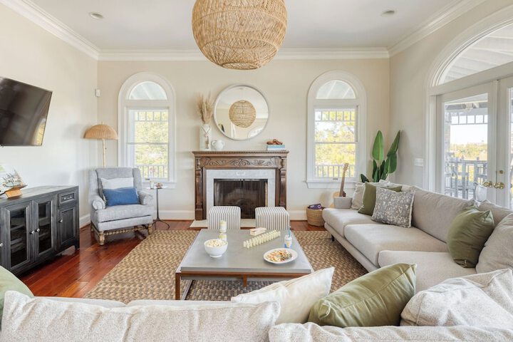 Haven by Avantstay Luxury Beachfront Home w / Pool & Gorgeous Patios