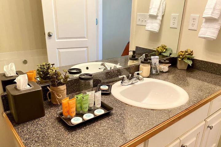 Spacious & comfy home in ultra-convenient location 2025 Traveller Award Winner