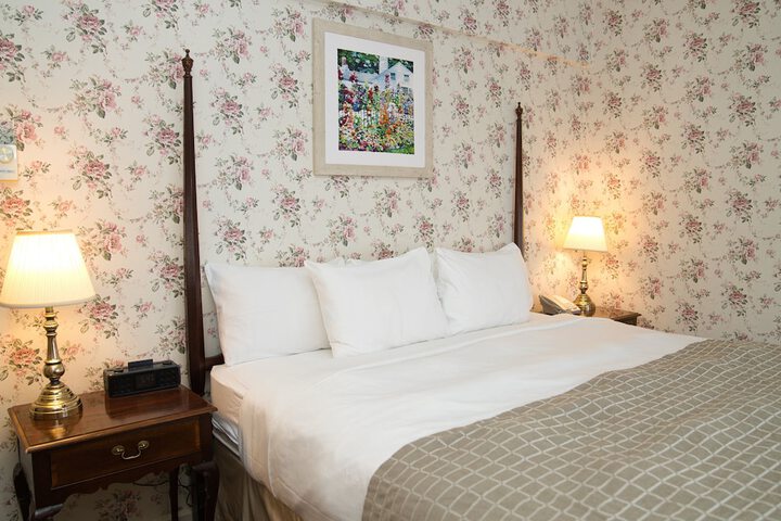 Room 27 of 33