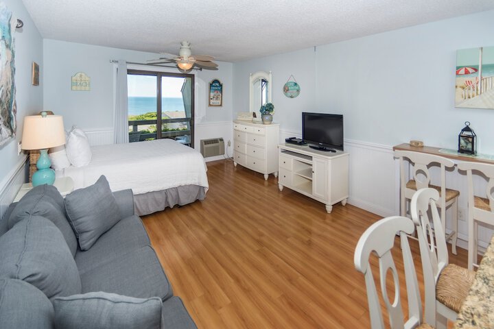 Room 10 of 29