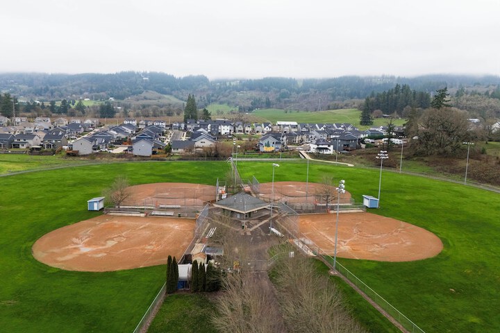 Elegant Escape: Tour Willamette Wine Country!
