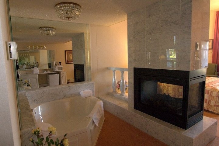 Lockport Inn & Suites