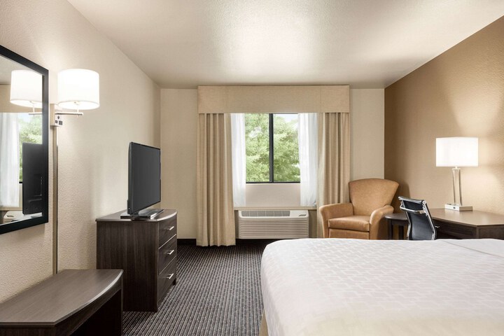 Room 11 of 34