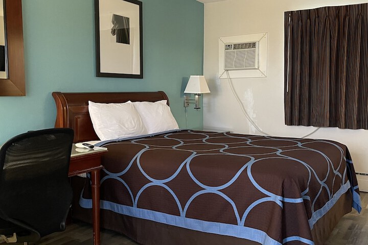 Room 12 of 17