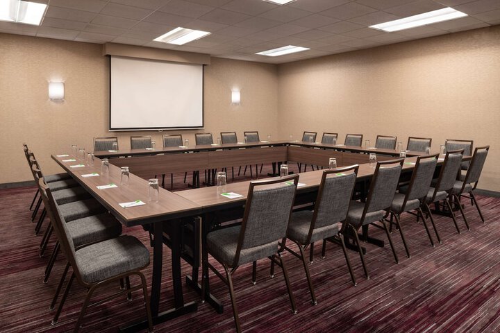 Ballroom/Hall 33 of 37