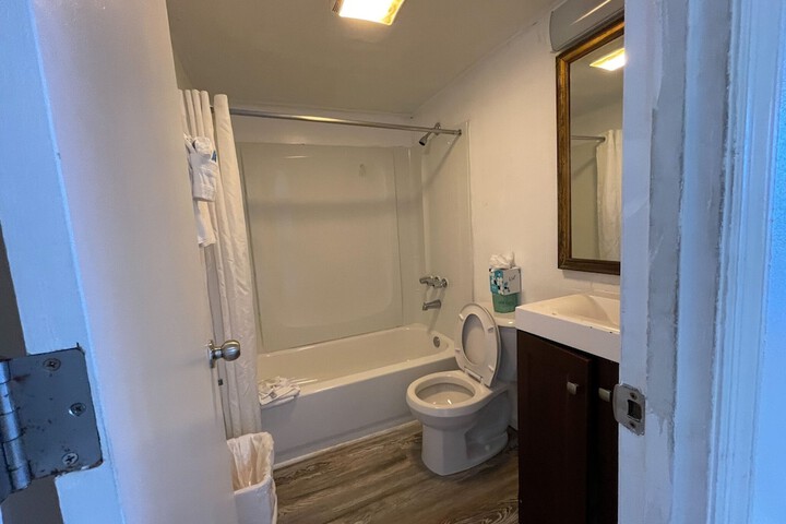 Room 18 of 37