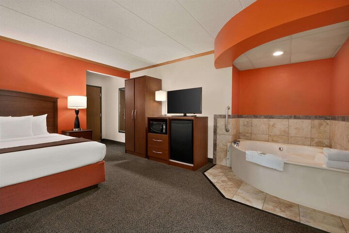 Room 35 of 48