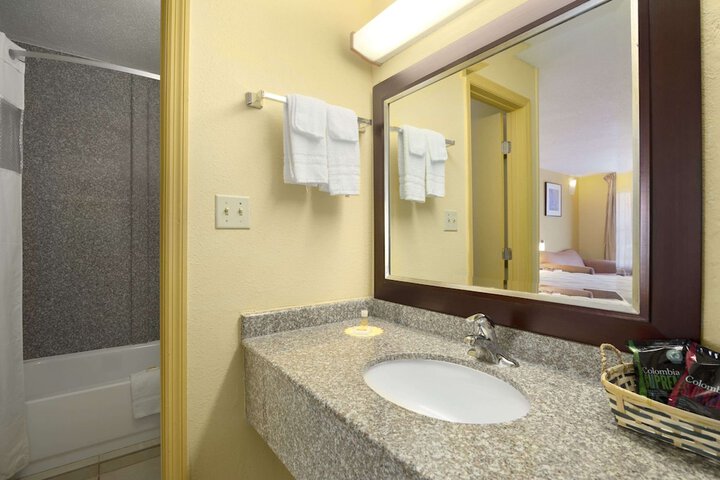 Room 3 of 9
