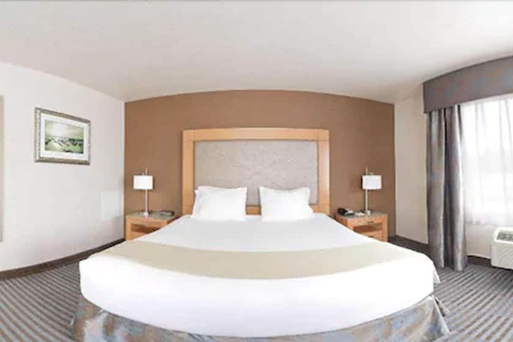 Room 32 of 51