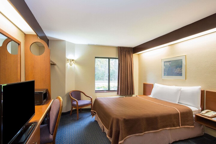 Room 15 of 16