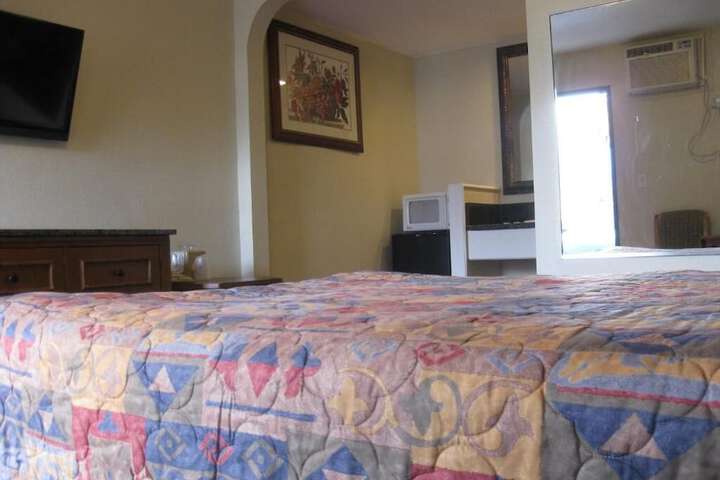 Room 7 of 8