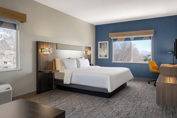 Room 33 of 52