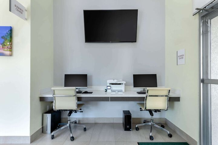 Business Center 32 of 32