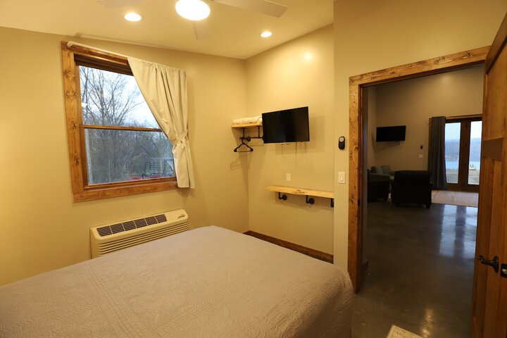 Room 30 of 83