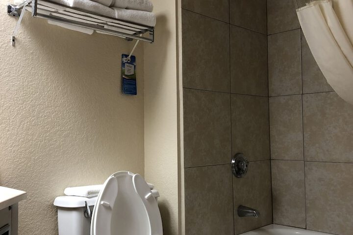 Room 16 of 25