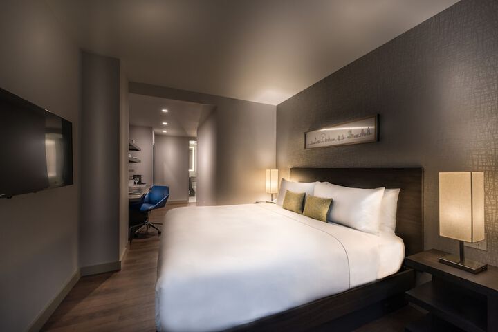 Room 33 of 64