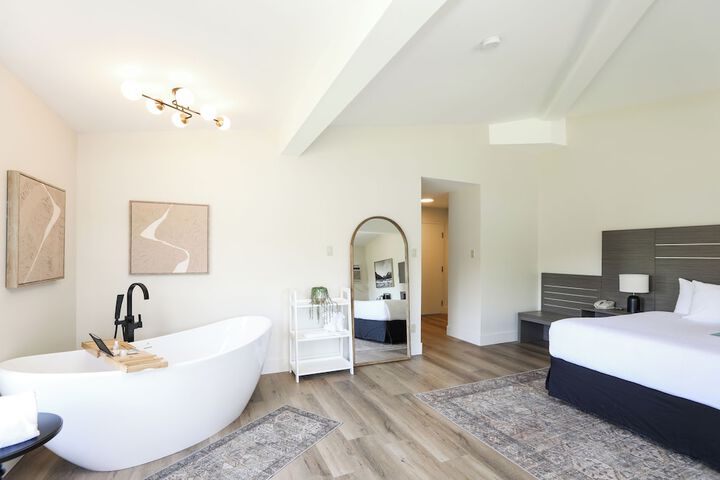 Bayshore Inn & Spa