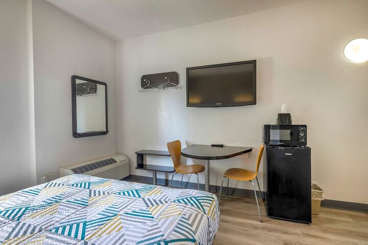 Room 13 of 27