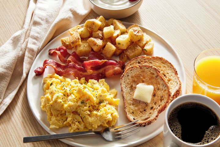 Holiday Inn Hotel & Suites Warren by IHG