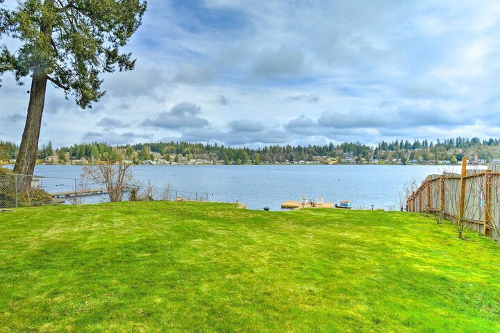 Lakefront Bremerton Vacation Rental w / Deck!