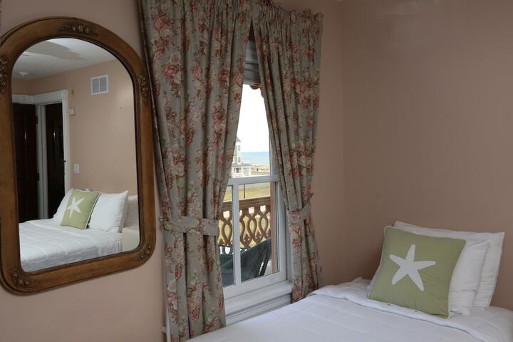 Room 10 of 68