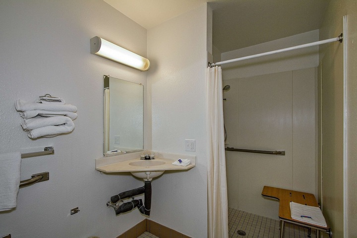 Room 14 of 27