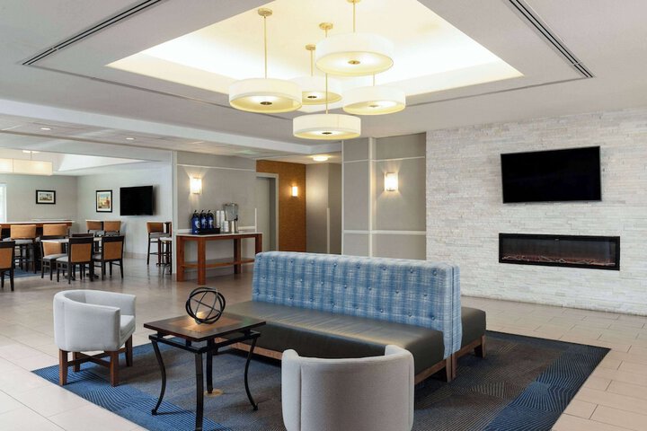 La Quinta Inn & Suites by Wyndham Bakersfield North