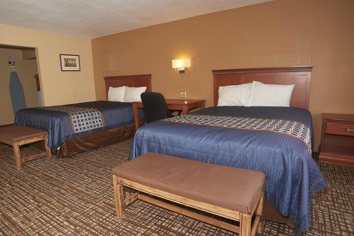 Hollow Inn & Motel