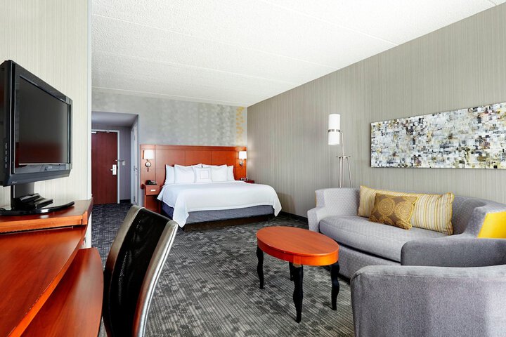 Courtyard by Marriott Phoenix North / Happy Valley