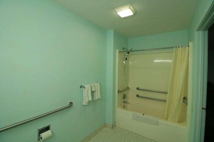 Room 13 of 22