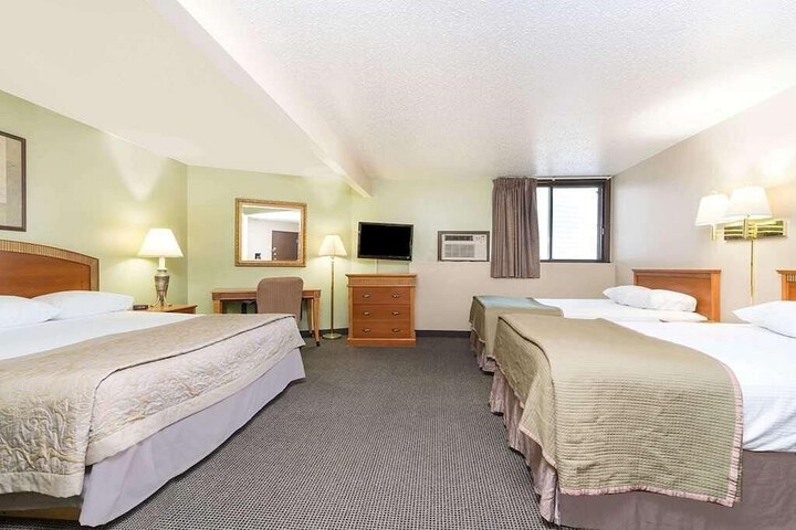 Room 8 of 10