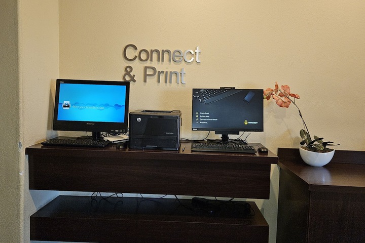 Business Center 17 of 17