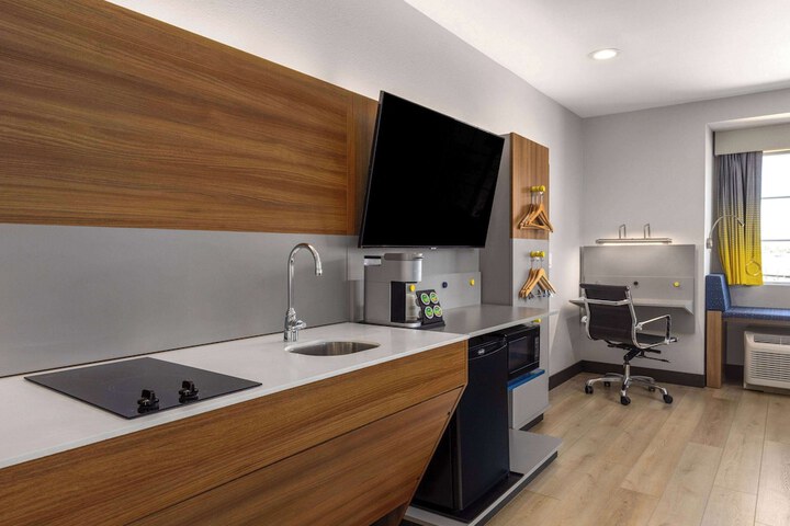 Microtel Inn & Suites by Wyndham Tracy