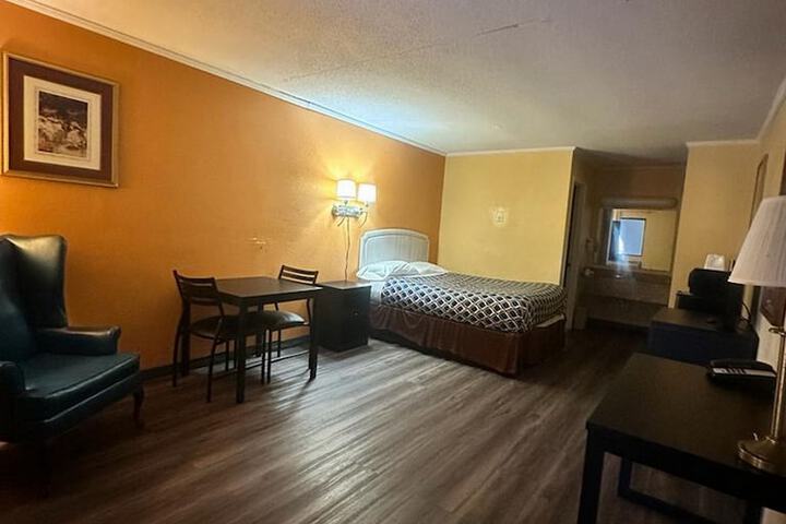 Room 11 of 20