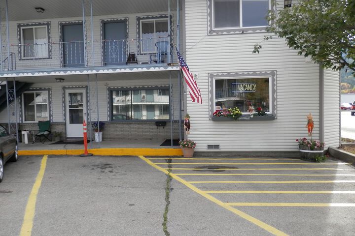 Trail Motel