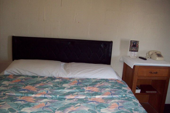 Room 16 of 40
